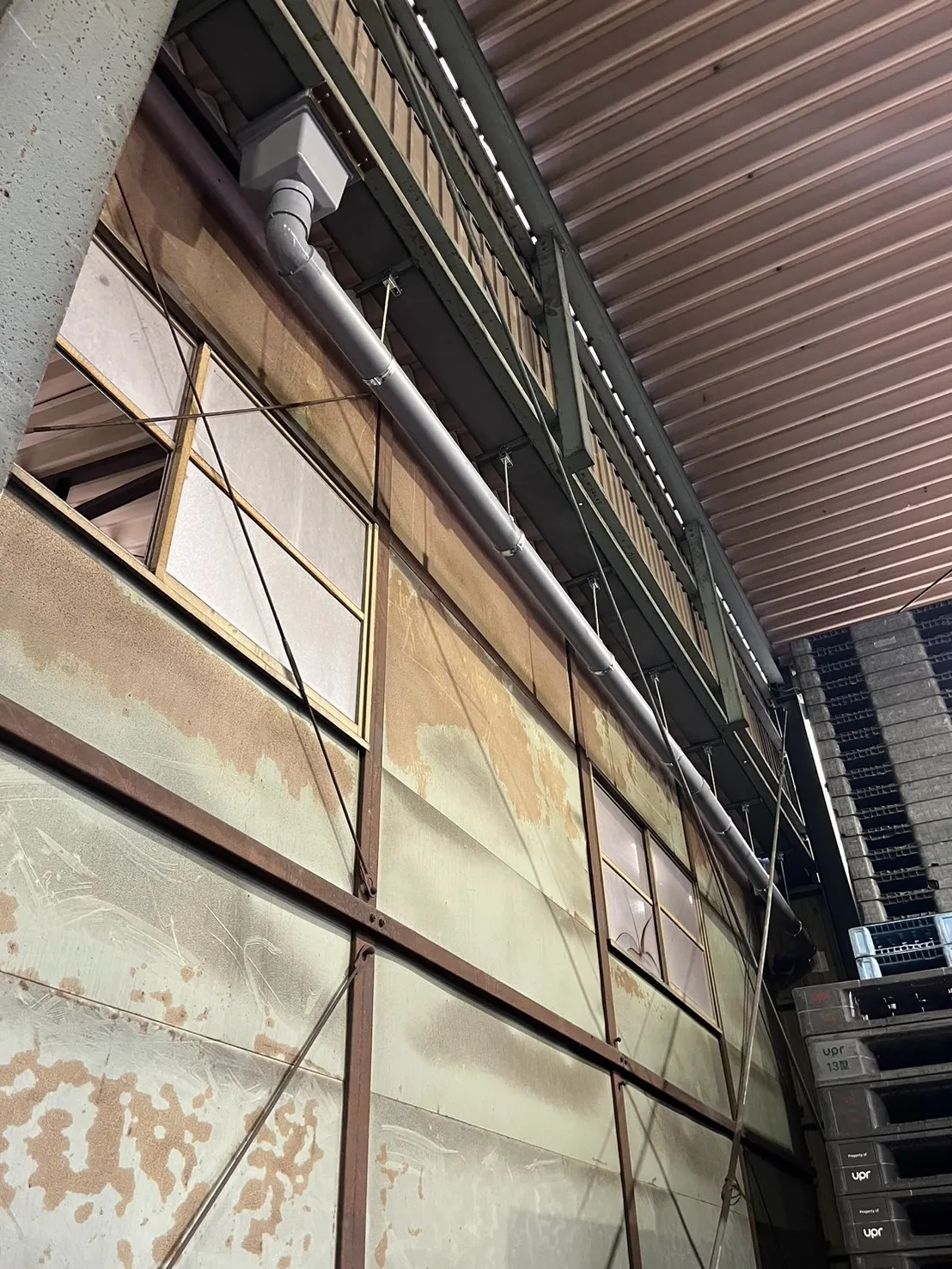 工場内雨樋修繕工事